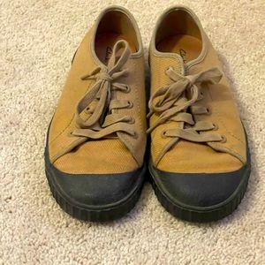Clarks tan sneakers in great condition